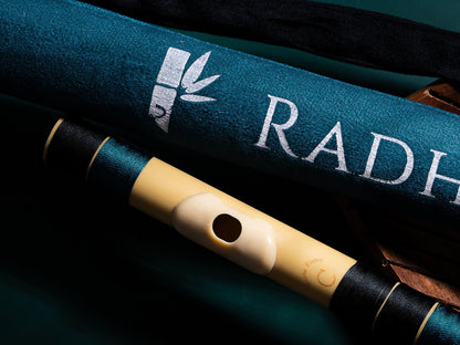 राधे बांसुरी पीवीसी फाइबर सी प्राकृतिक बांसुरी मध्य सप्तक 20.5"इंच | रंग