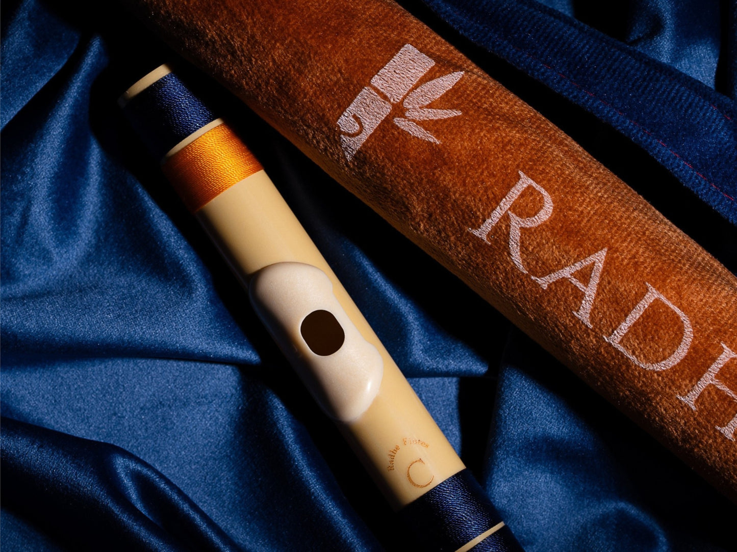 राधे बांसुरी पीवीसी फाइबर सी प्राकृतिक बांसुरी मध्य सप्तक 20.5"इंच | रंग