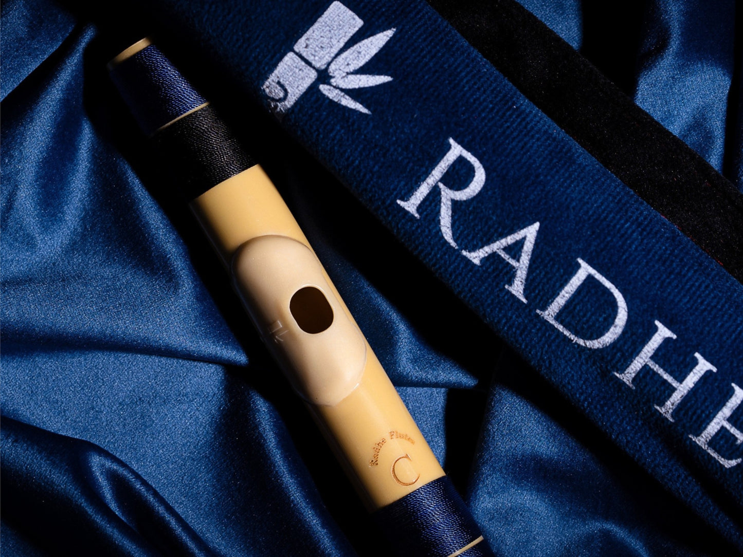 राधे बांसुरी पीवीसी फाइबर सी प्राकृतिक बांसुरी मध्य सप्तक 20.5"इंच | रंग