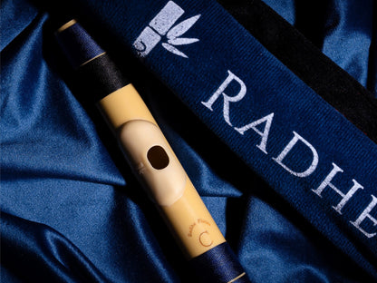 राधे बांसुरी पीवीसी फाइबर सी प्राकृतिक बांसुरी मध्य सप्तक 20.5"इंच | रंग