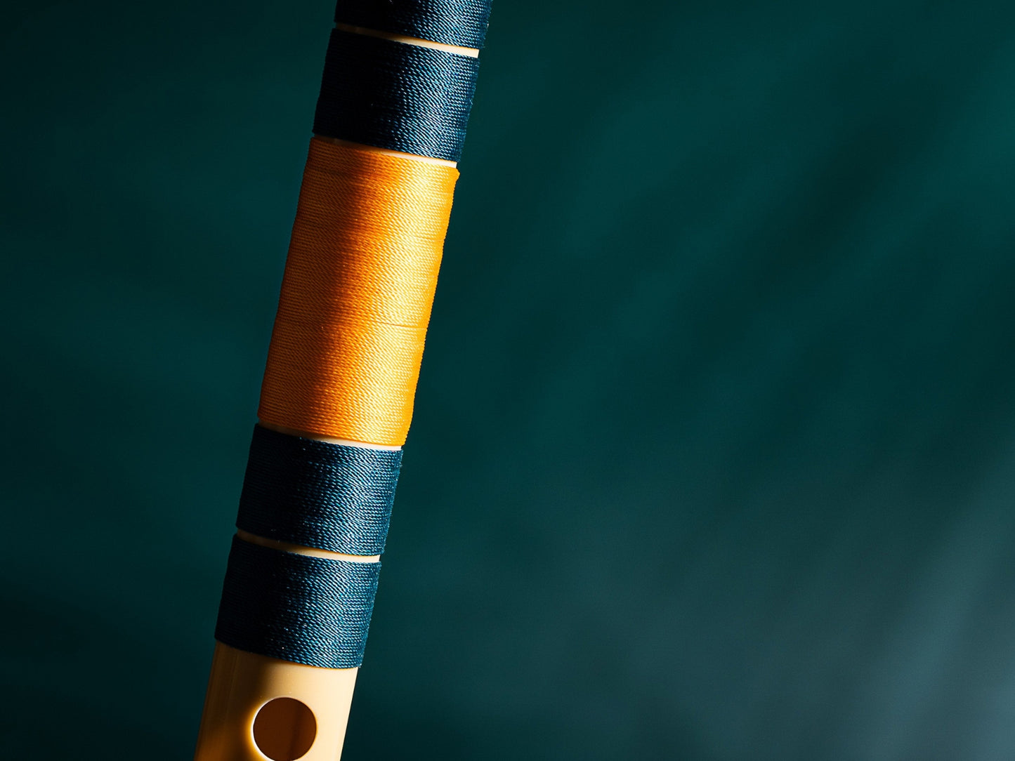 राधे बांसुरी पीवीसी फाइबर सी प्राकृतिक बांसुरी मध्य सप्तक 20.5"इंच | रंग