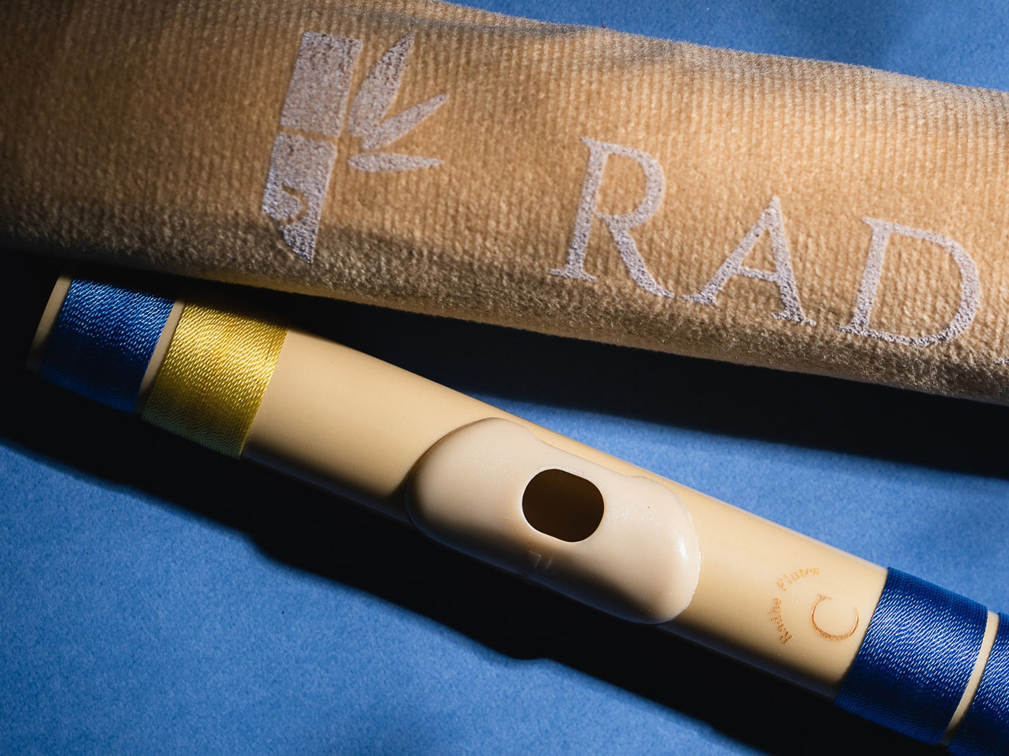 राधे बांसुरी पीवीसी फाइबर सी प्राकृतिक बांसुरी मध्य सप्तक 20.5"इंच | रंग