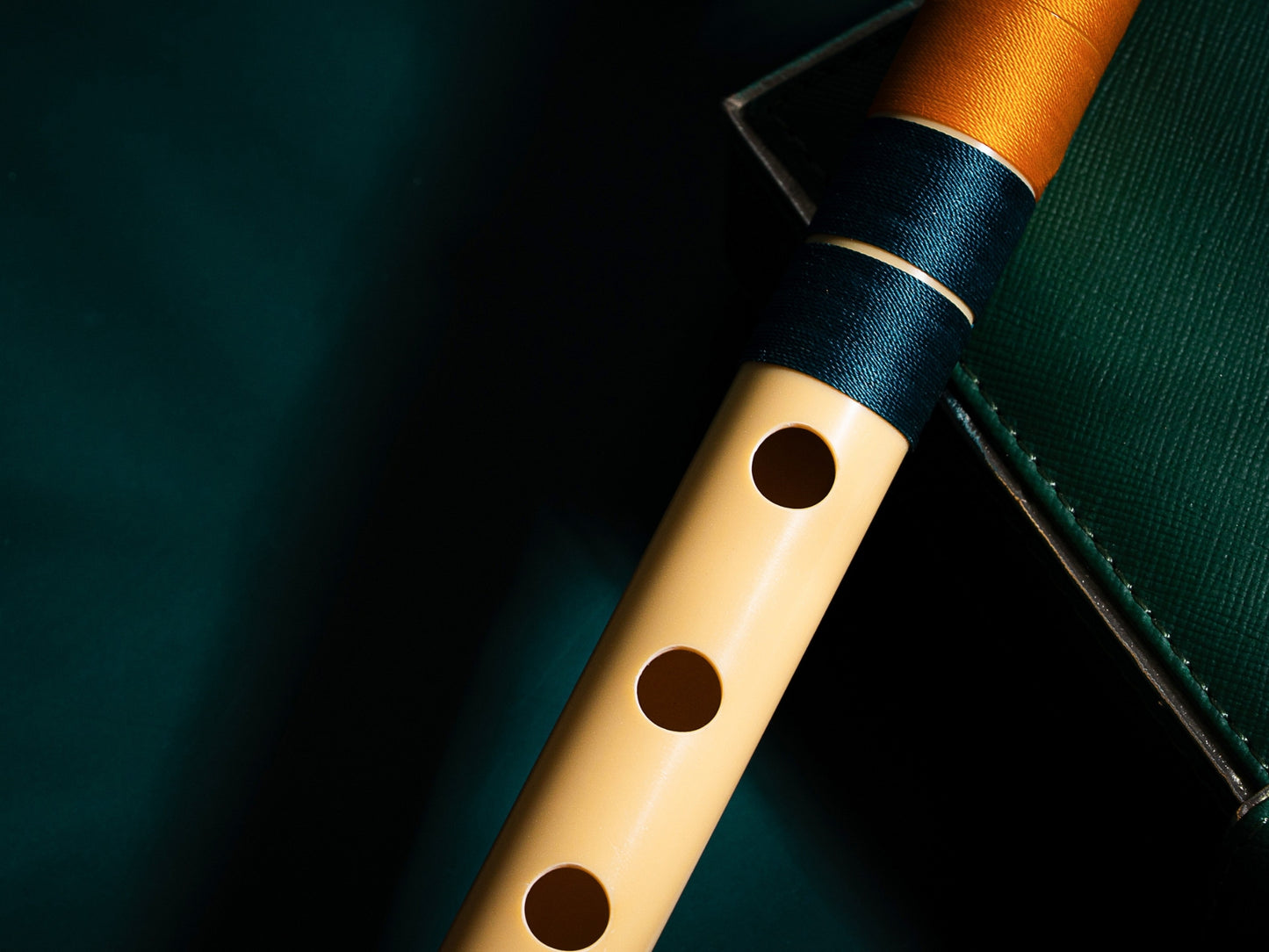 राधे बांसुरी पीवीसी फाइबर सी प्राकृतिक बांसुरी मध्य सप्तक 20.5"इंच | रंग